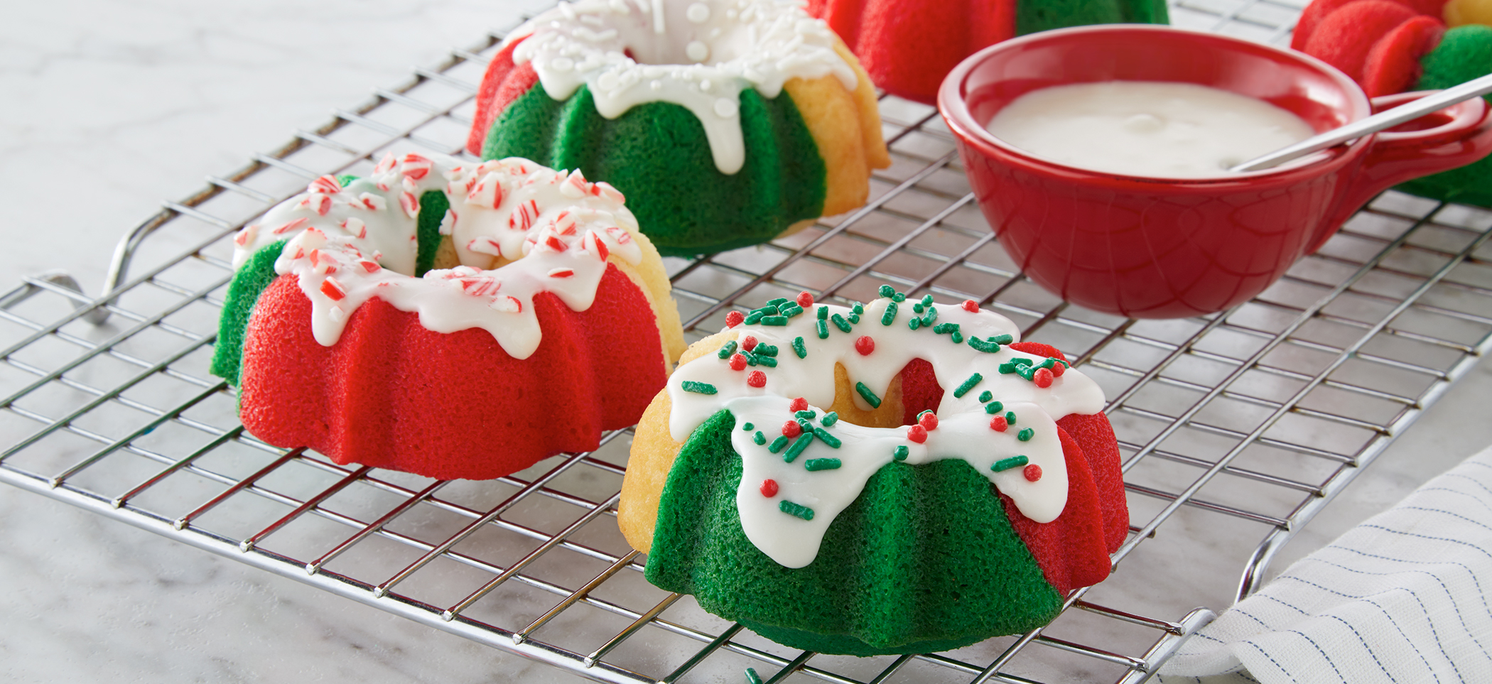 Mini Holiday Bundt Cakelets | Louisiana Egg Commission